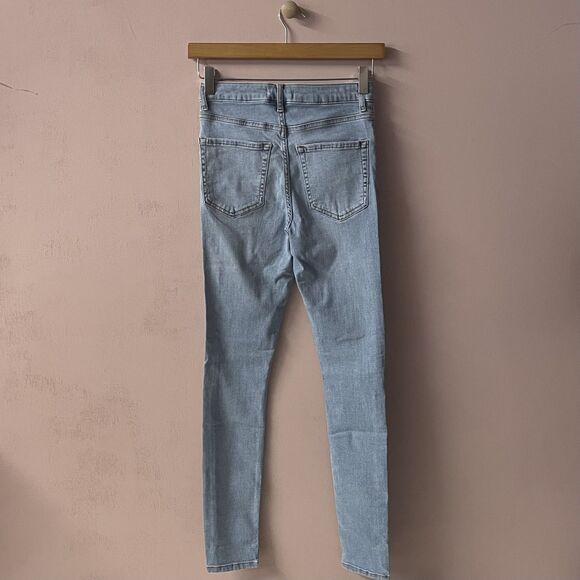 Forever 21 Light Wash Blue High Waisted Knee-Slit Skinny Jeans Size 27 EUC - Picture 11 of 12